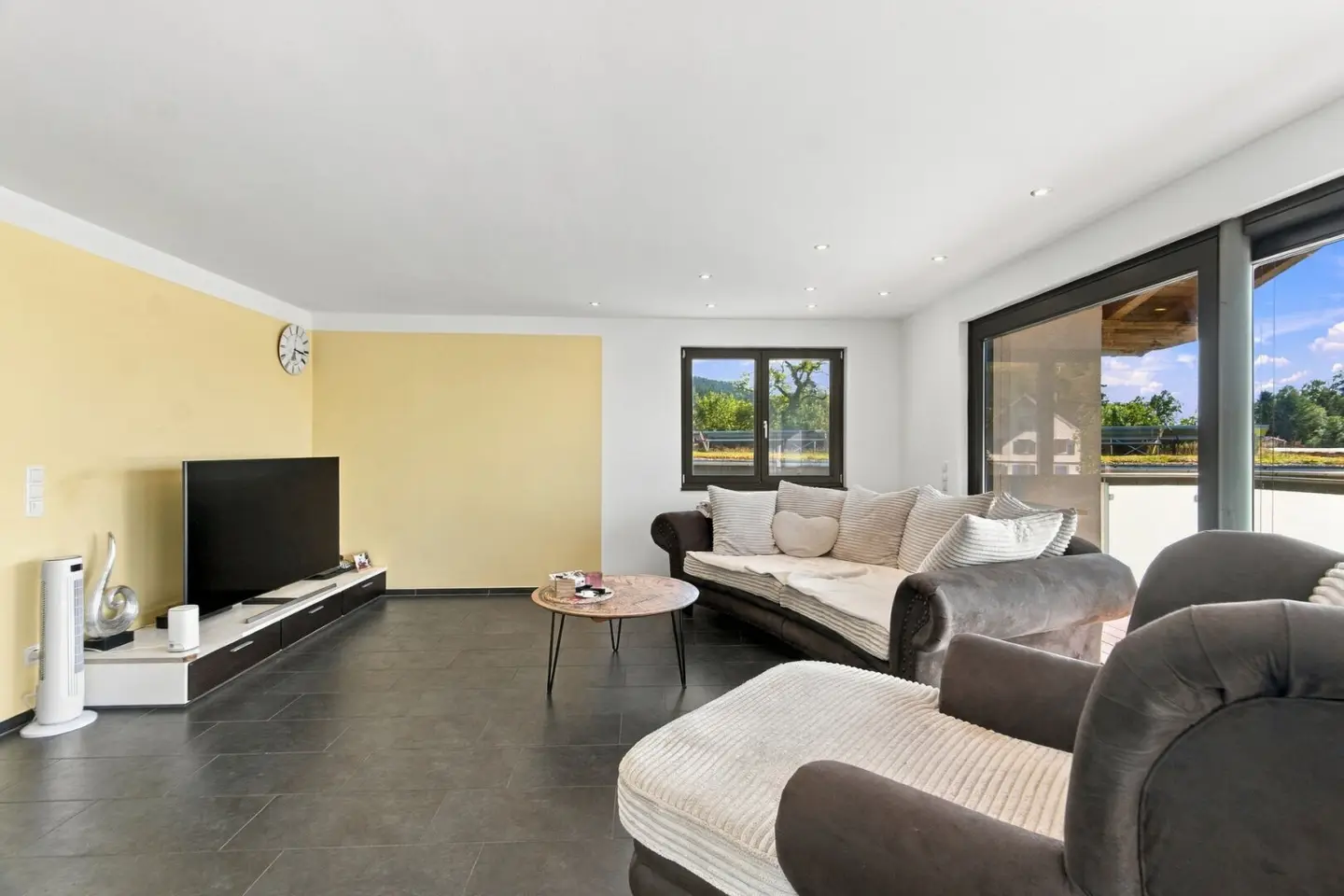 Großzügige Dachgeschosswohnung mit Südwest-Terrasse und traumhaftem Bodenseeblick