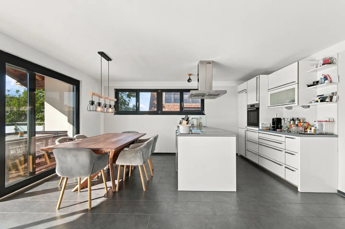 Spacious attic apartment with southwest terrace and stunning Bodensee view