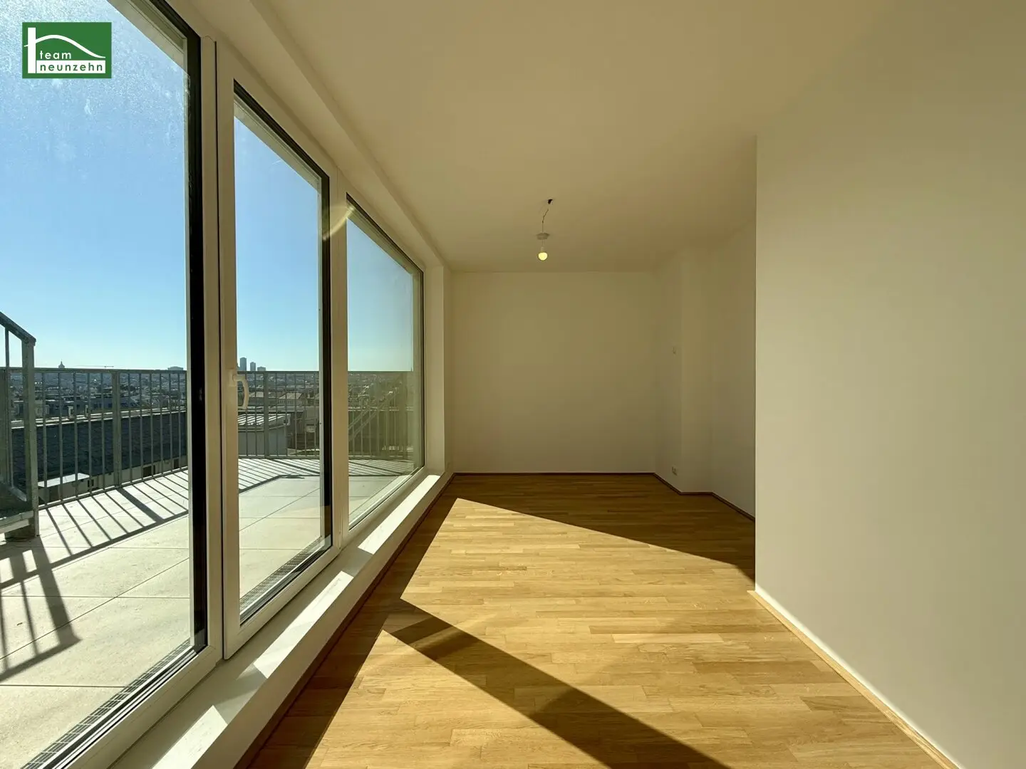 Exclusive living: Enjoy life in our high-quality maisonette attic apartment!
