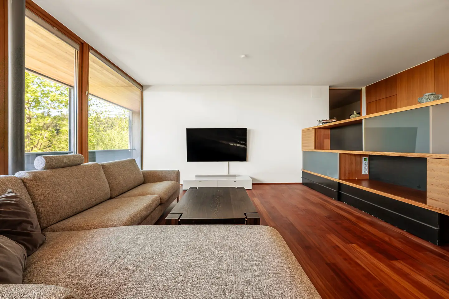 Architect designed family apartment with lake view