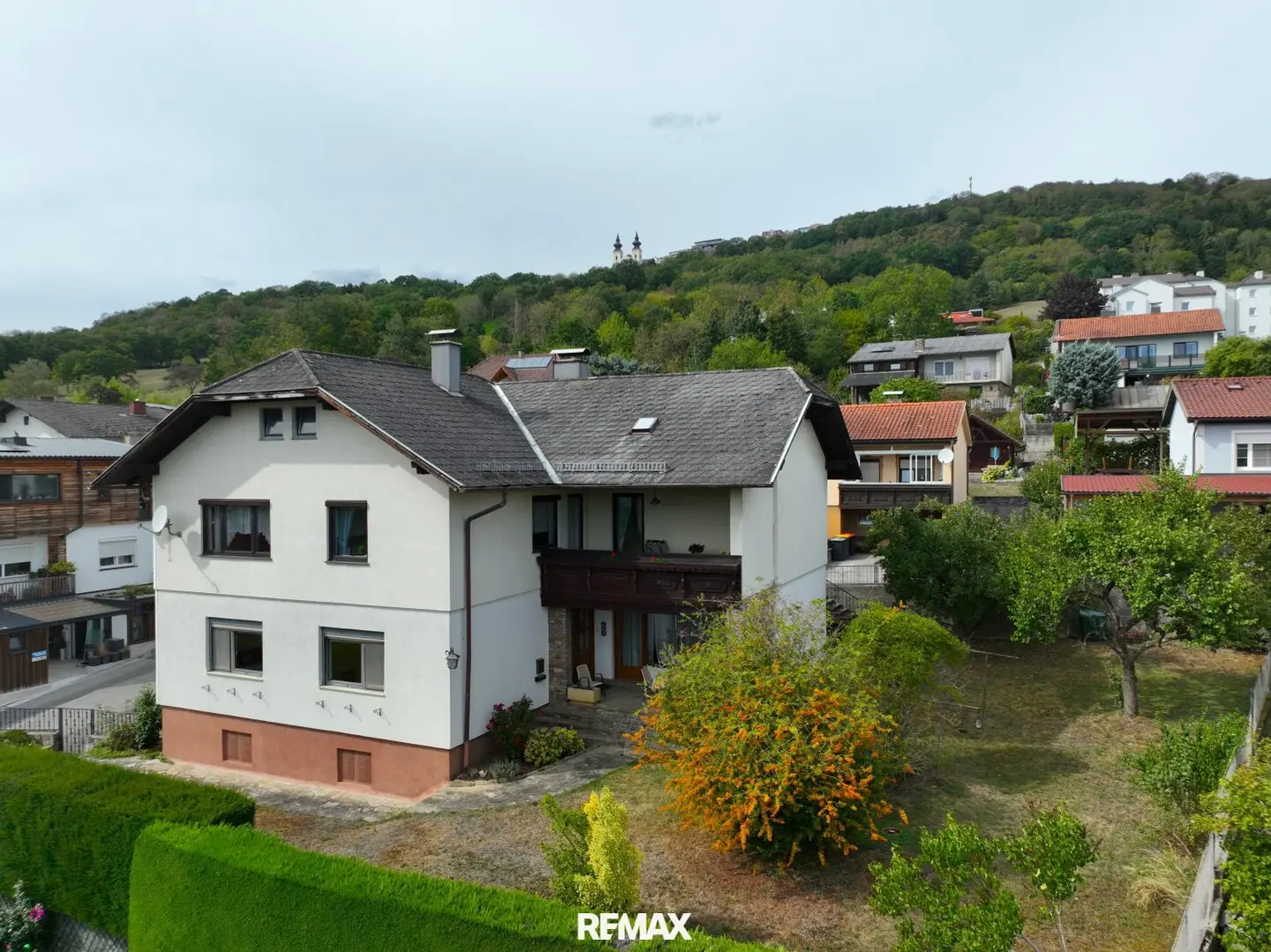 Two-family house with 10-year right of residence in Marbach