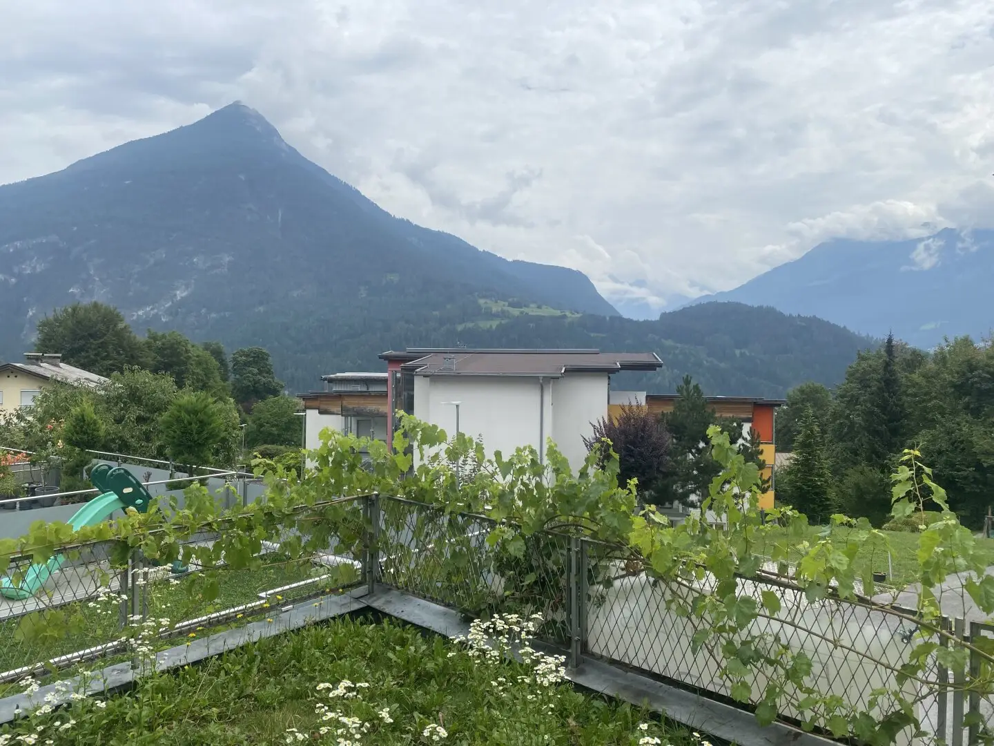 Gepflegtes 5-Zi-Reihenhaus in Imst mit Garten, Balkon, Garage – Perfekt für Familien!