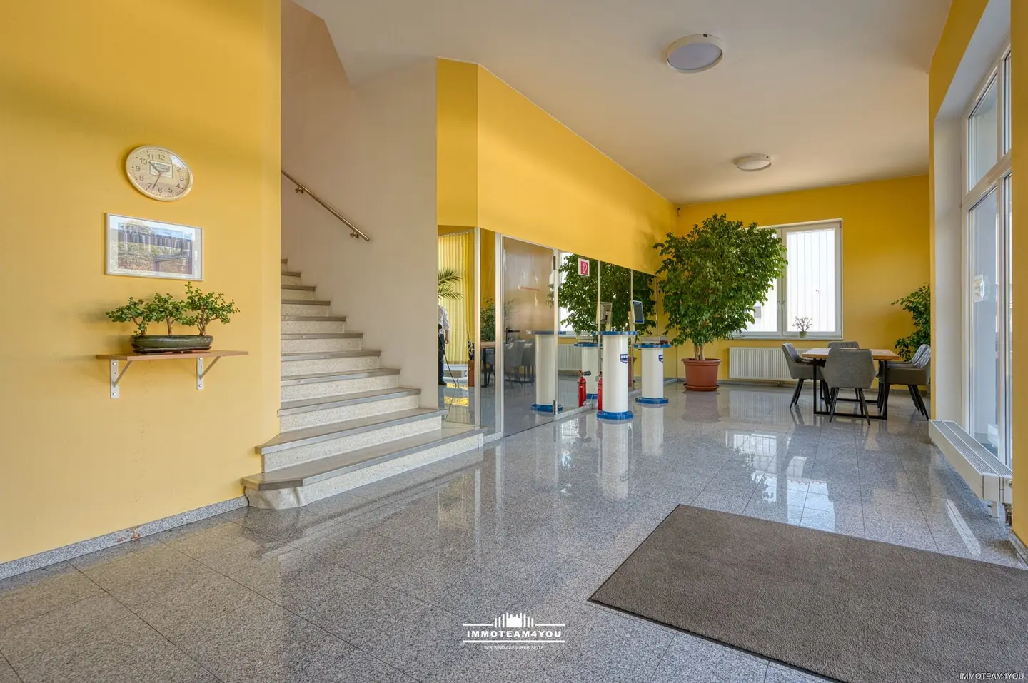 Commercial site with workshops and good access Wohnung