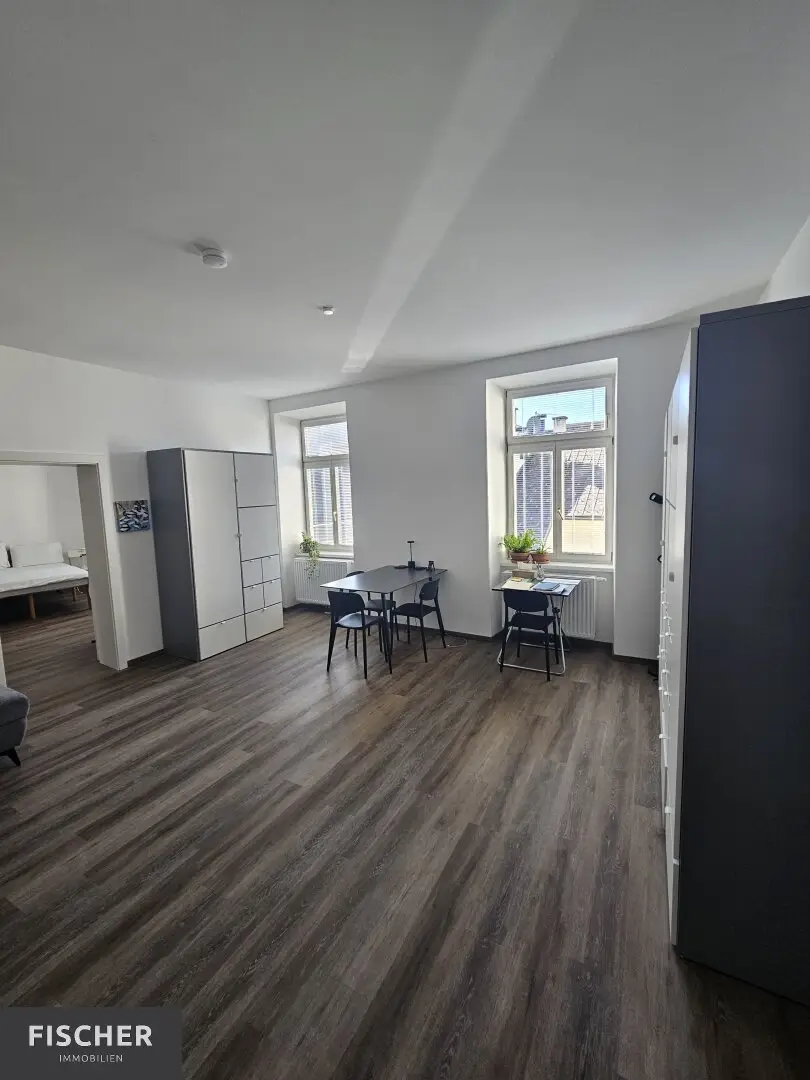 Rental apartment - renovated old building - city centre/Main Square