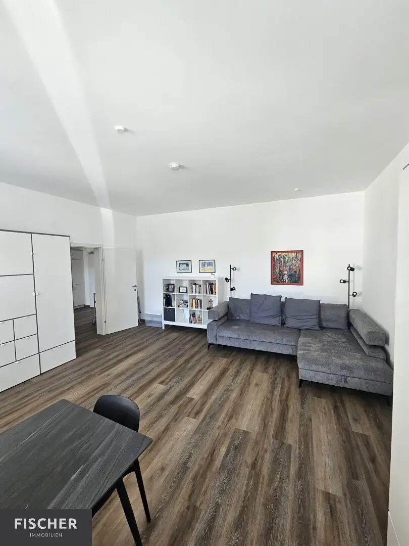 Rental apartment - renovated old building - city centre/Main Square
