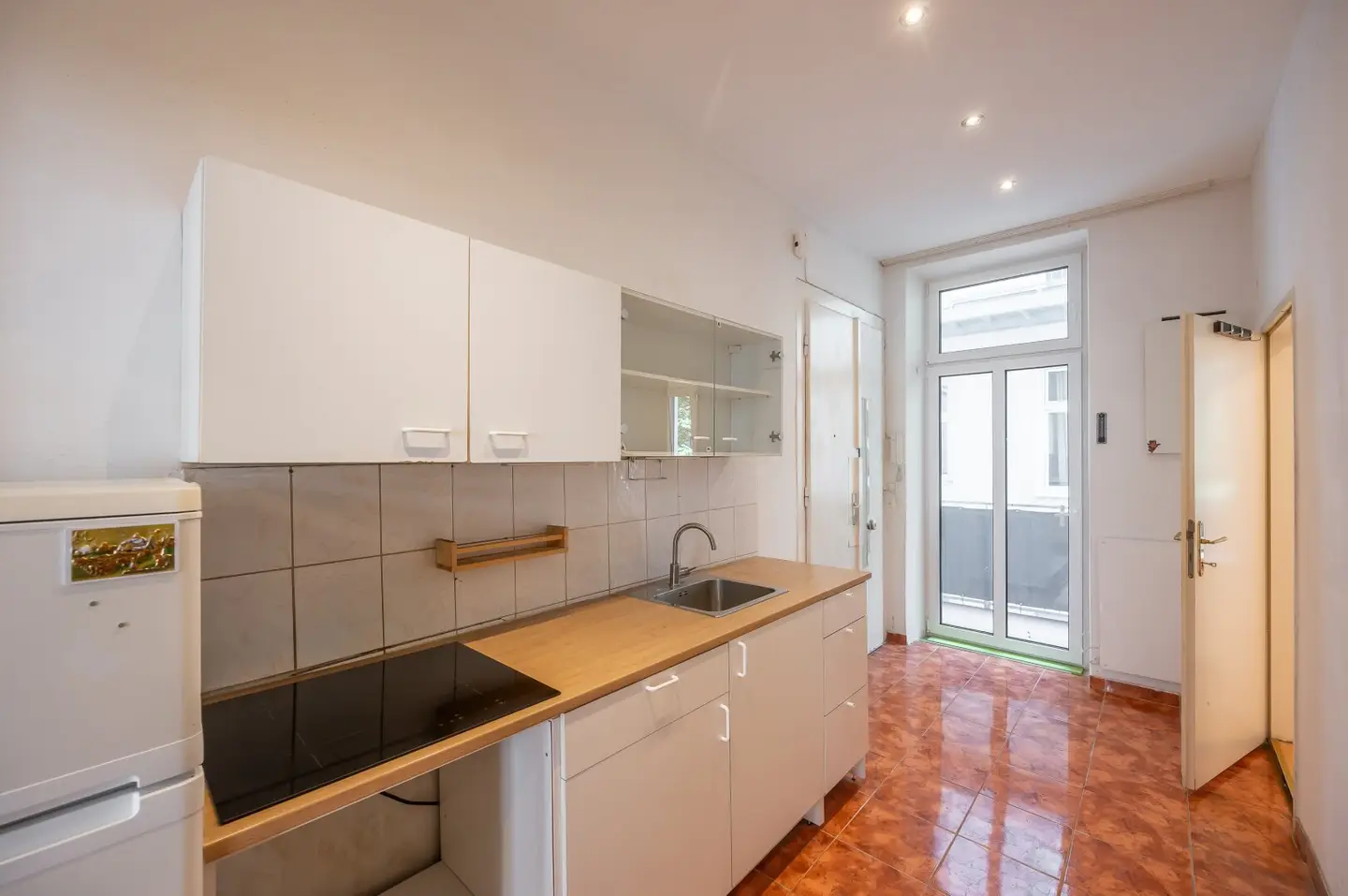 ALTBAU MIT BALKON NAHE PRATER | 2 ZIMMER | LIFT | FREIE GESTALTUNG