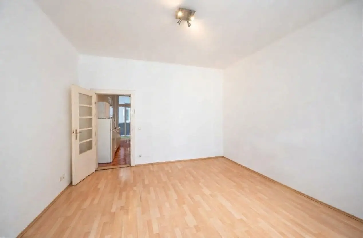 ALTBAU MIT BALKON NAHE PRATER | 2 ZIMMER | LIFT | FREIE GESTALTUNG