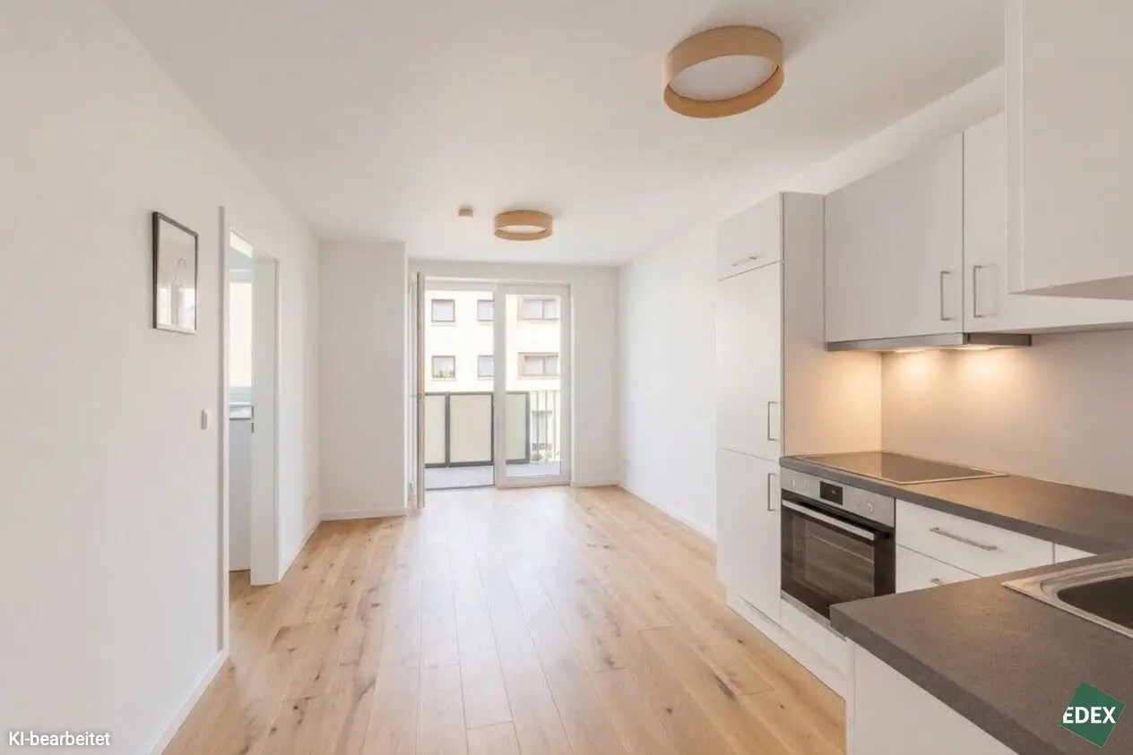 Living with Balcony: Dream 2-room apartment directly at the U3