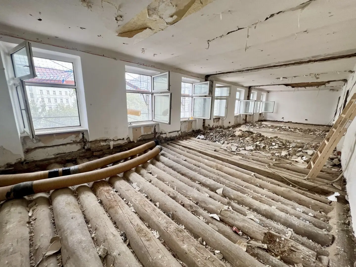 56,91 m² mit 14 m² Balkon – außergewöhnliche 2,5-Zimmer-Wohnung mit Gestaltungspotenzial