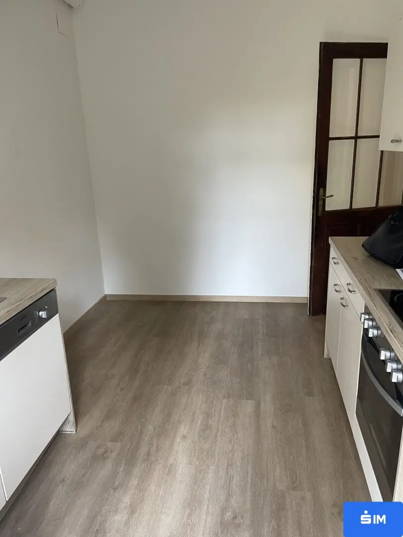 2-Zimmer-Altbauwohnung mit Balkon