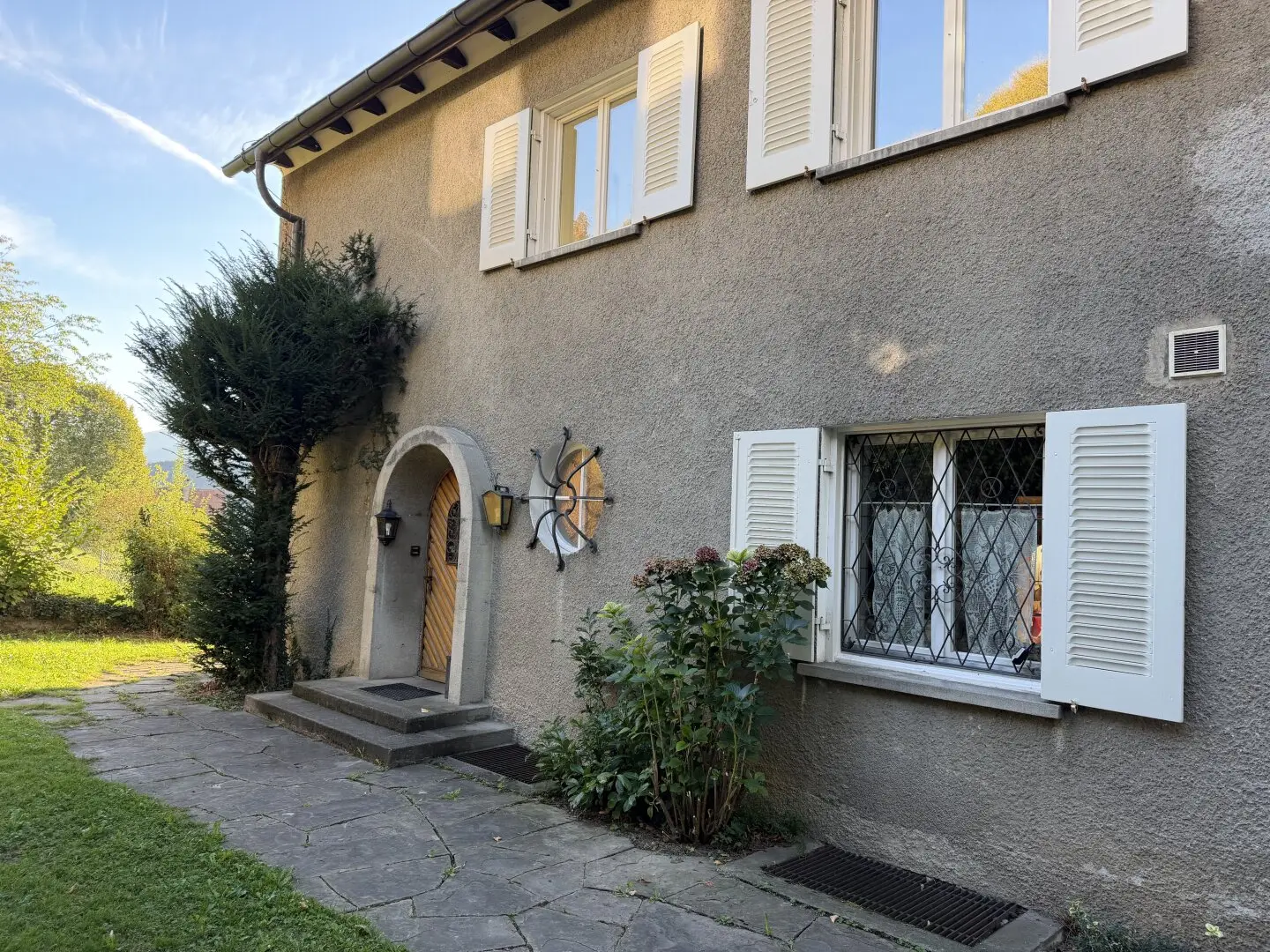 Inspiring 4.5-room period apartment with garage, garden and balcony