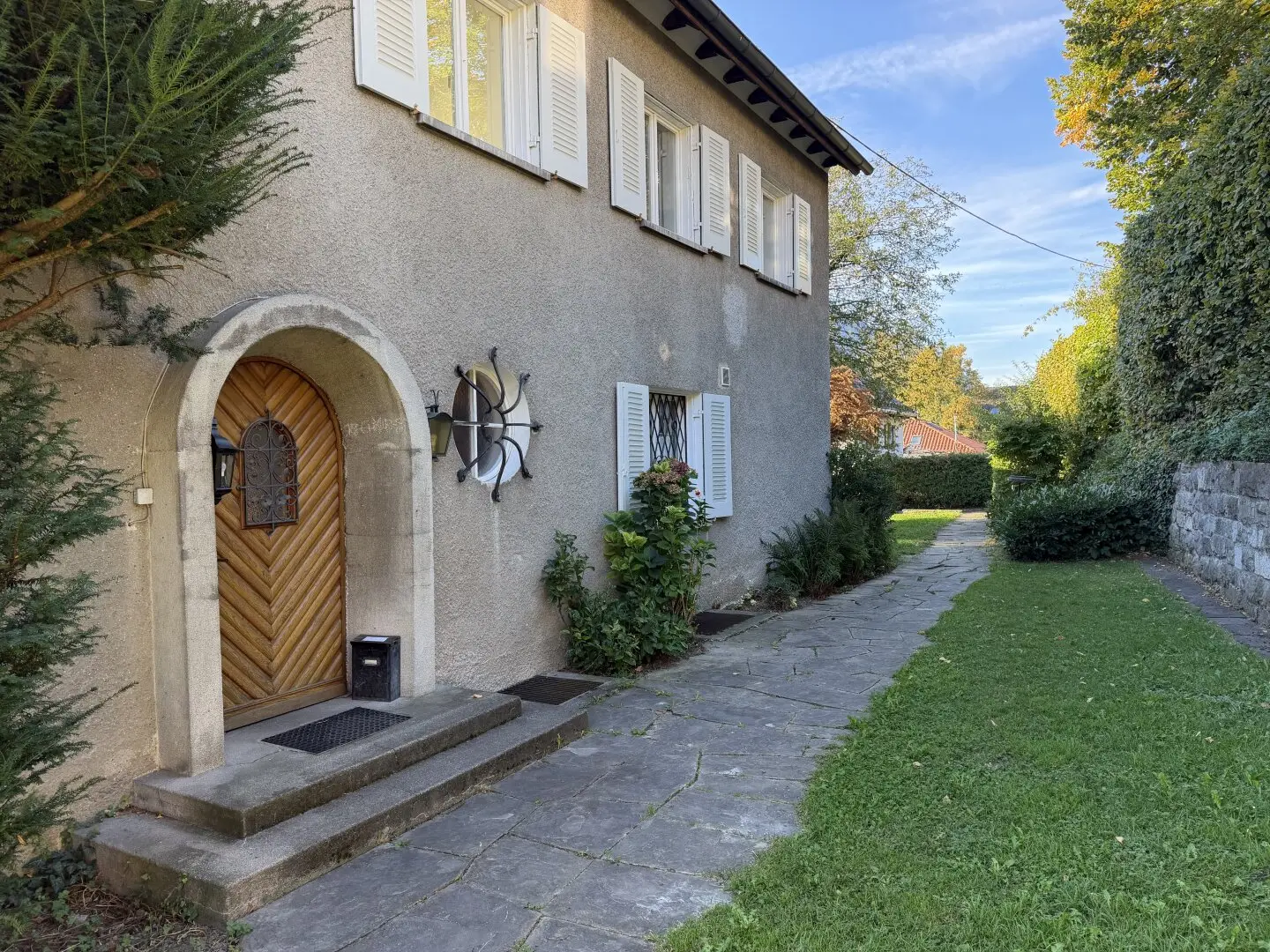 Inspiring 4.5-room period apartment with garage, garden and balcony