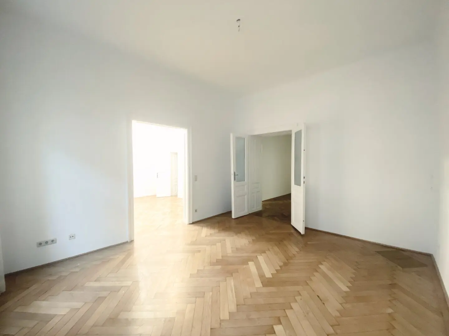 NEW! Flatshare suitable! Affordable 3-room period apartment for rent! Rooms with separate access!