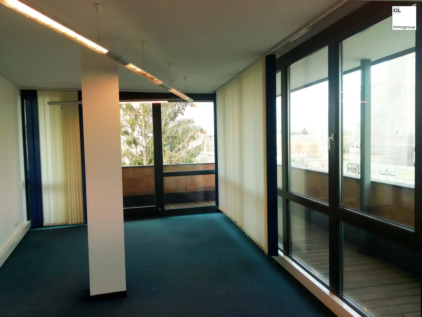 Office in prime location (attic) with panoramic walkaround, Salzburg City: near Paracelsus Bath and Kurhaus, Congress House, Mirabell Palace, Mirabellgarten. Excellent accessibility, ideal for high customer frequency