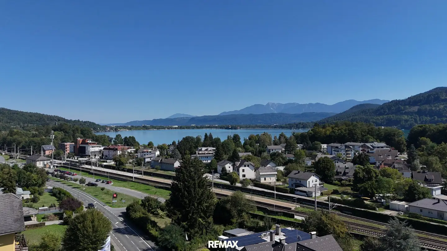 One property, two buildings – versatile possibilities: Stately guesthouse and residential house near Lake Wörthersee in Krumpendorf