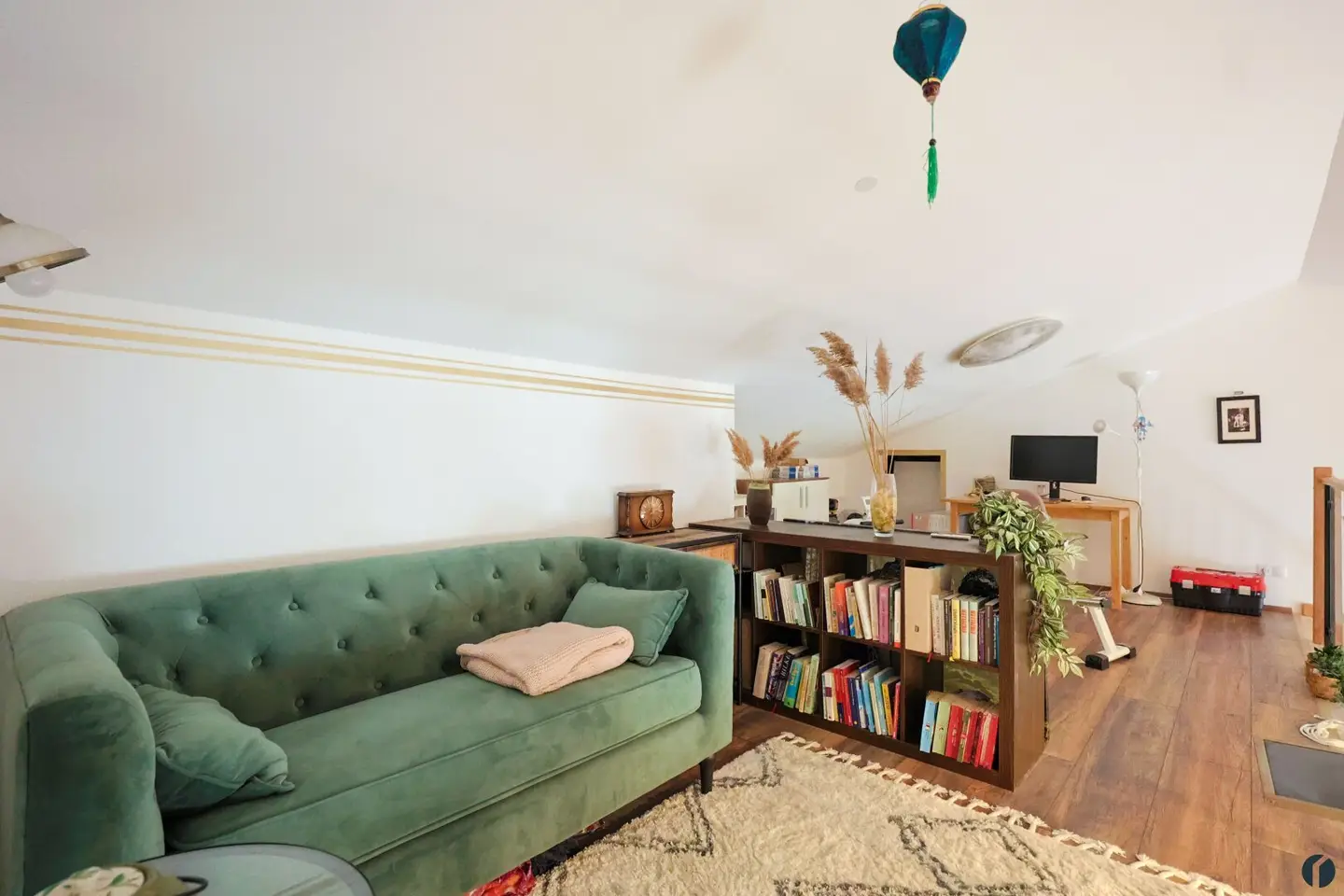 Living with Wide View – exceptional attic apartment with gallery and balcony in Pixendorf
