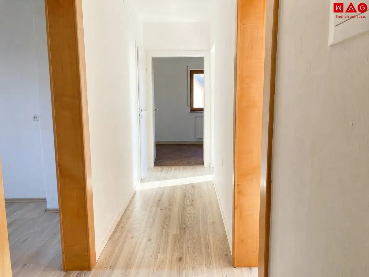 Gepflegte 3 Zimmerwohnung am südseitigen Sonnenhang in Fohnsdorf mit Garten.