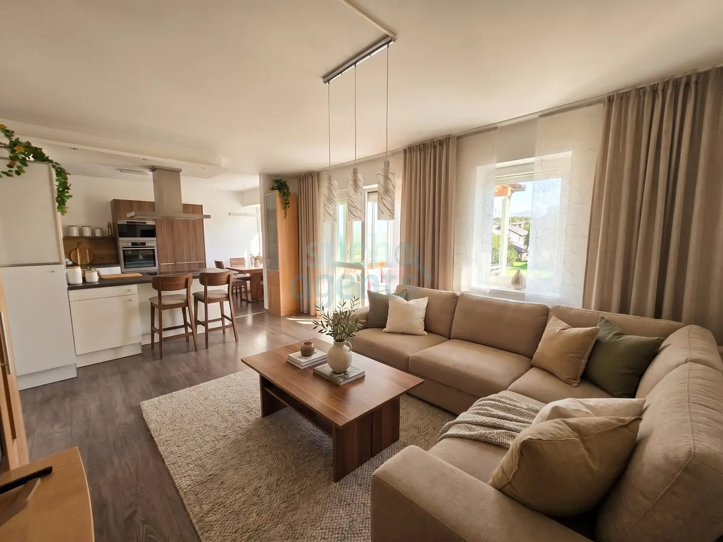 Helle Wohnung mit Südloggia und Traunsteinblick