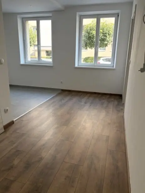 Friendly, pretty 2-room apartment, quiet, near Klinik Floridsdorf and lines 30 + 31
