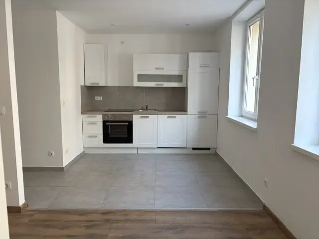 Friendly, pretty 2-room apartment, quiet, near Klinik Floridsdorf and lines 30 + 31