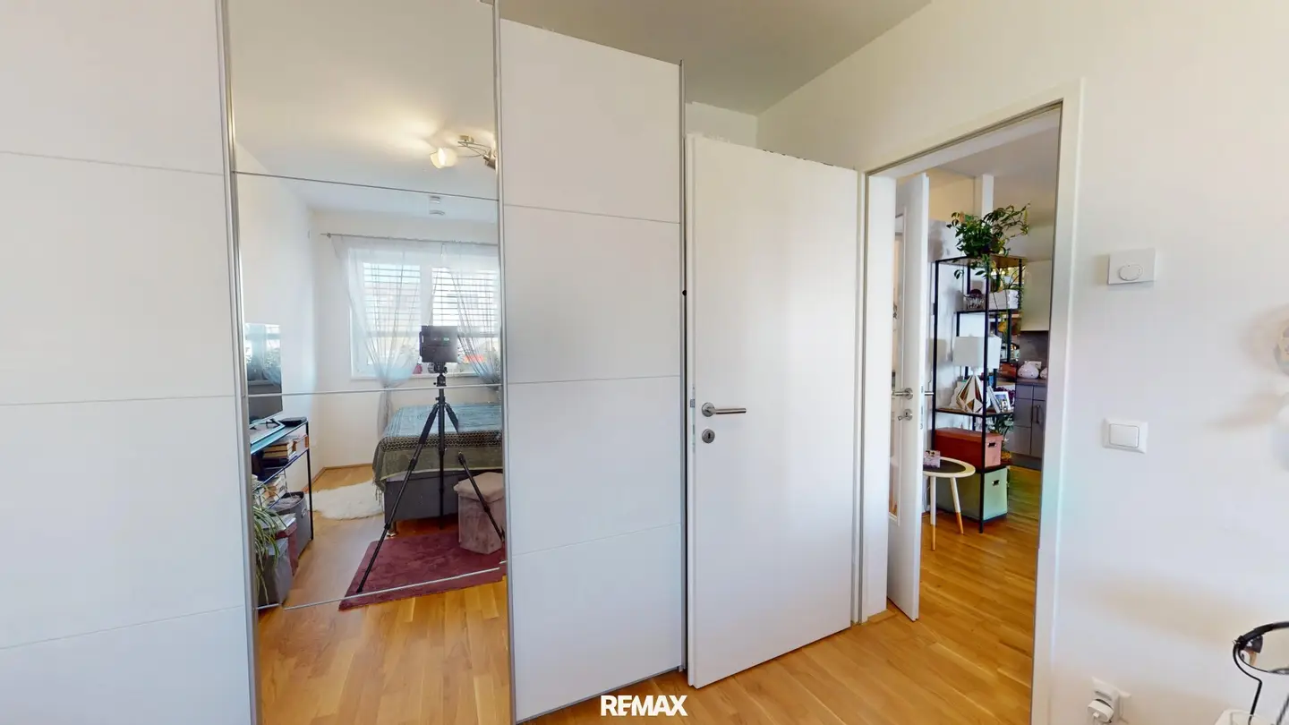 Modern 2-room residential gem with balcony &amp; underground parking space in Wels