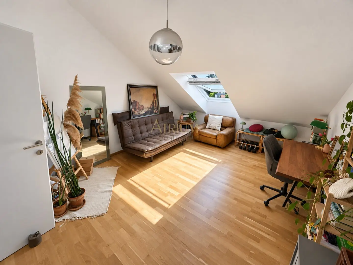 Weitläufige Dachgeschosswohnung mit Terrasse und Fernblick in Baden