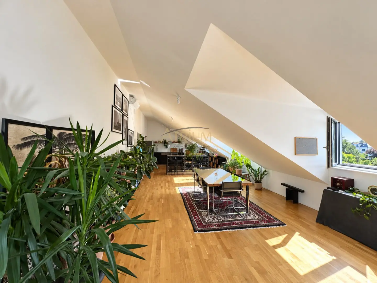 Weitläufige Dachgeschosswohnung mit Terrasse und Fernblick in Baden