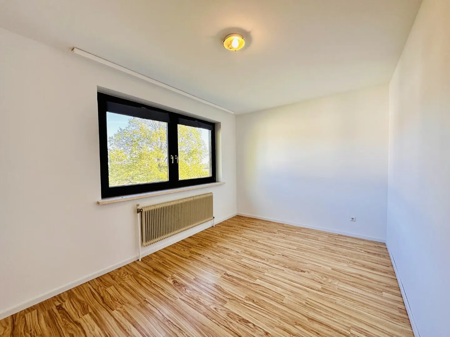 Sonnige Wohnung mit Loggia und Keller zum Kauf in Natschbach