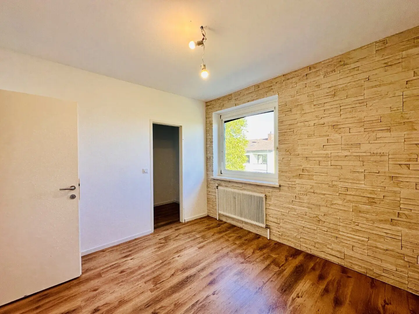 Sonnige Wohnung mit Loggia und Keller zum Kauf in Natschbach