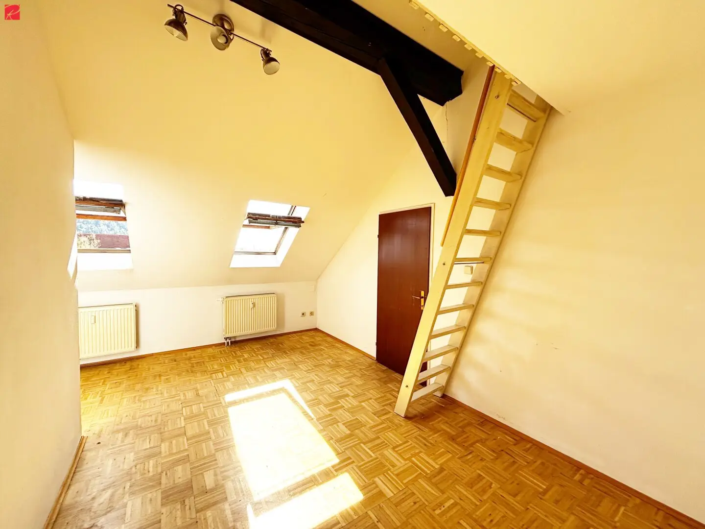 Helle und charmante DG-Wohnung mit Weitblick in top Lage!