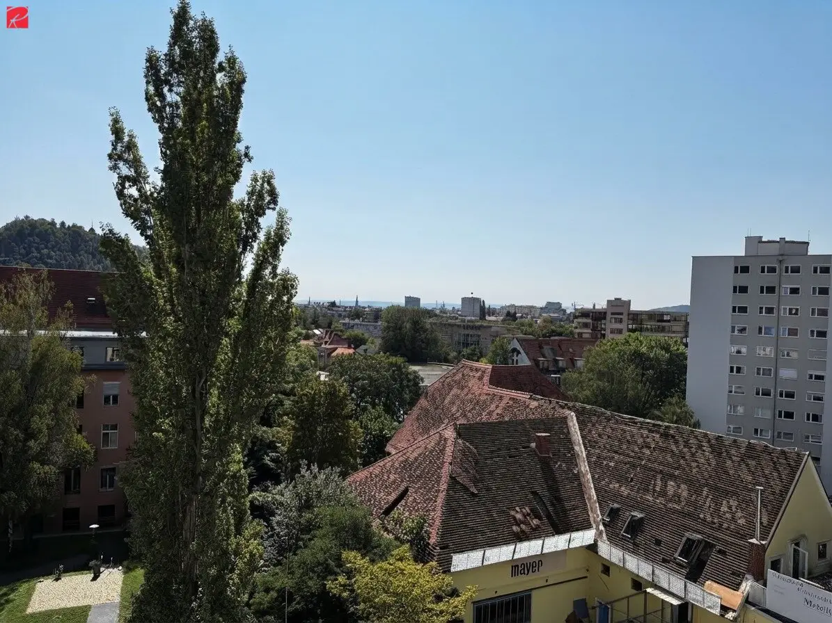 Helle und charmante DG-Wohnung mit Weitblick in top Lage!
