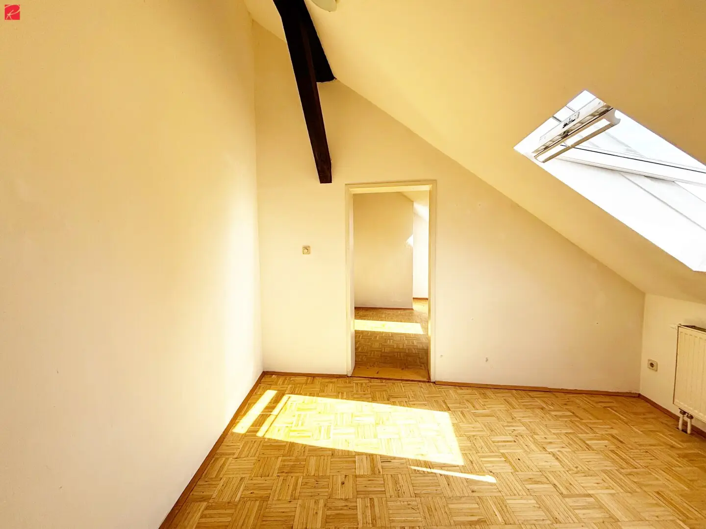 Helle und charmante DG-Wohnung mit Weitblick in top Lage!
