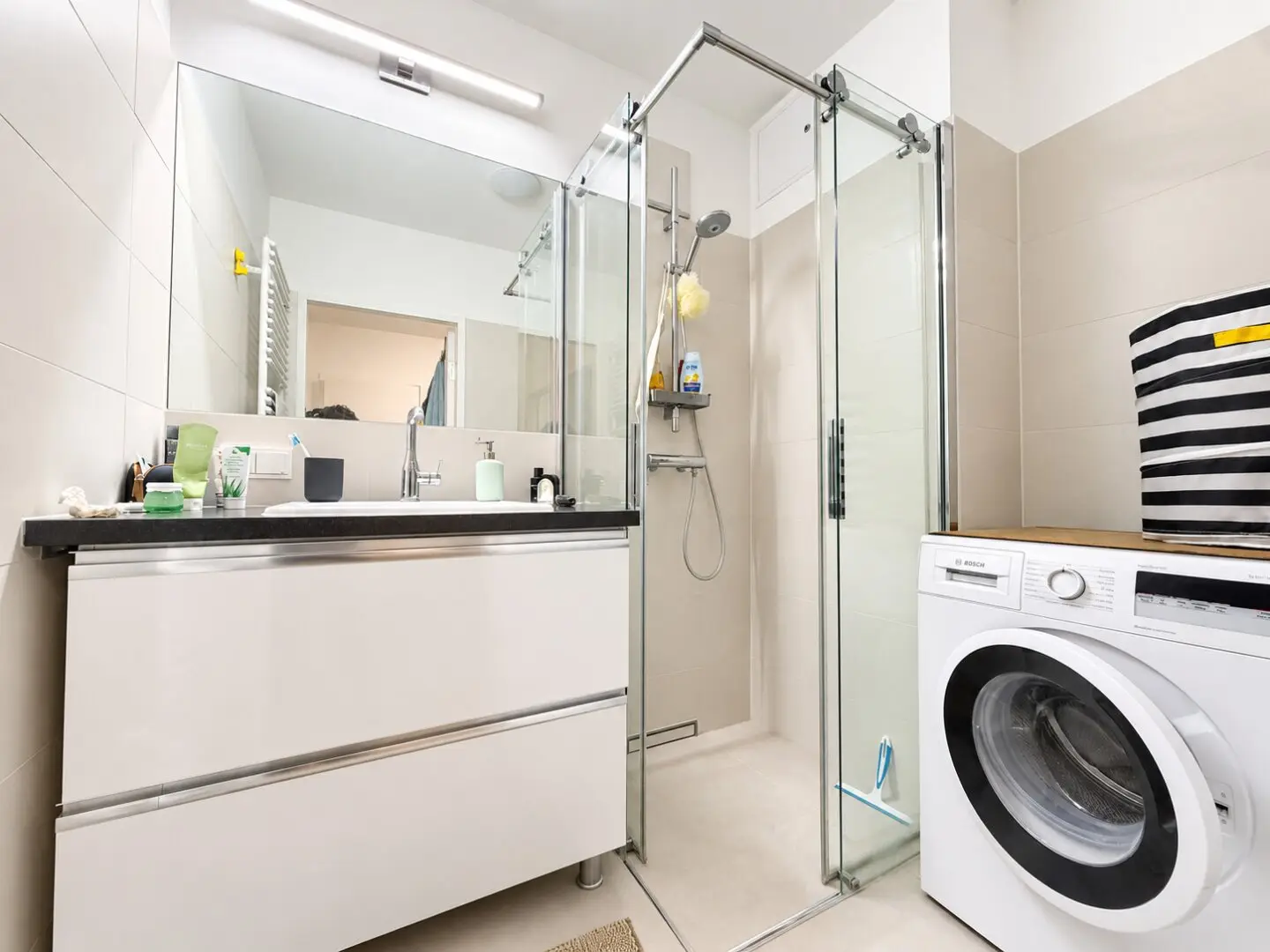 MODERNES STADTWOHNEN MIT LOGGIA | ca. 48,92 m² NFL | 2 Zimmer | Wohnküche | Abstellraum | Lift | BJ ca. 2019