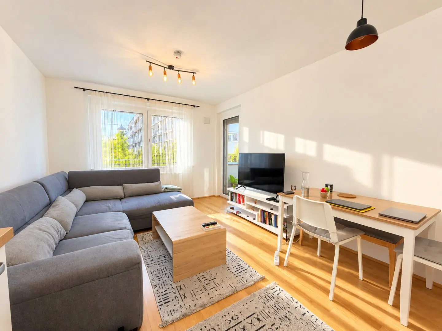 MODERNES STADTWOHNEN MIT LOGGIA | ca. 48,92 m² NFL | 2 Zimmer | Wohnküche | Abstellraum | Lift | BJ ca. 2019