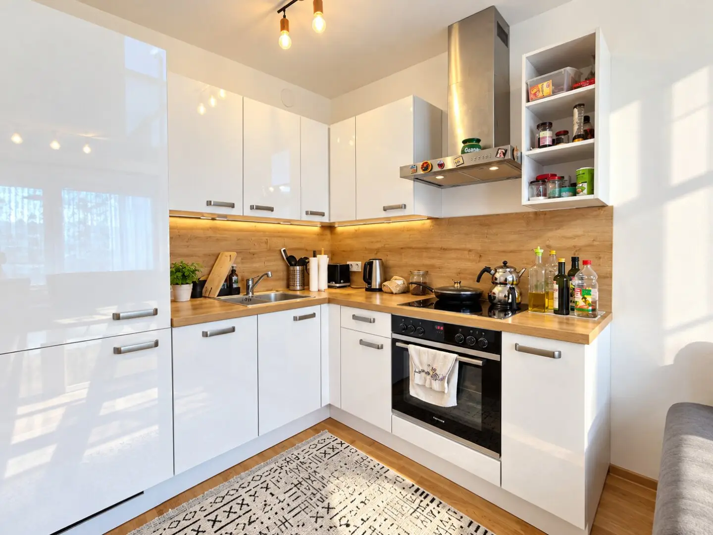 MODERNES STADTWOHNEN MIT LOGGIA | ca. 48,92 m² NFL | 2 Zimmer | Wohnküche | Abstellraum | Lift | BJ ca. 2019