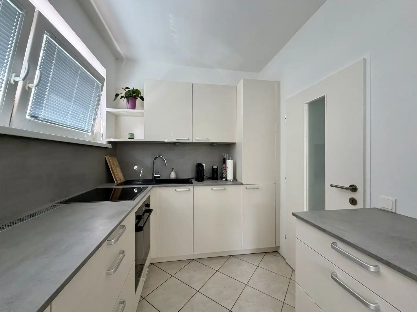 Modern sanierte Wohnung in grüner Anlage nahe SCS