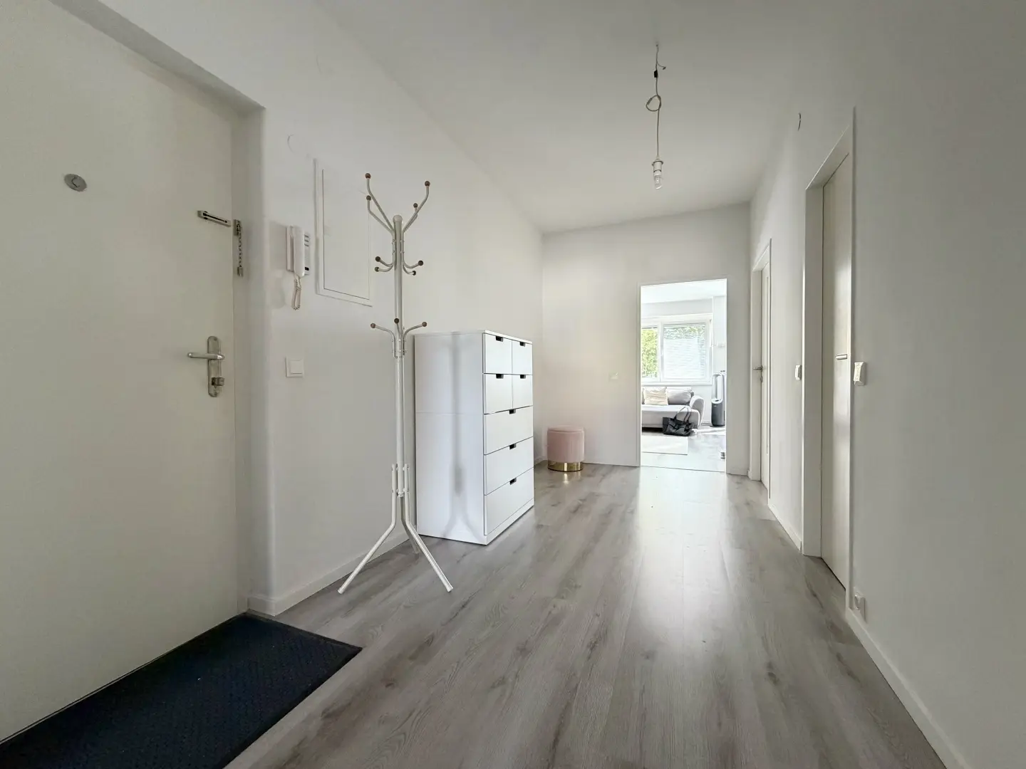 Modern sanierte Wohnung in grüner Anlage nahe SCS