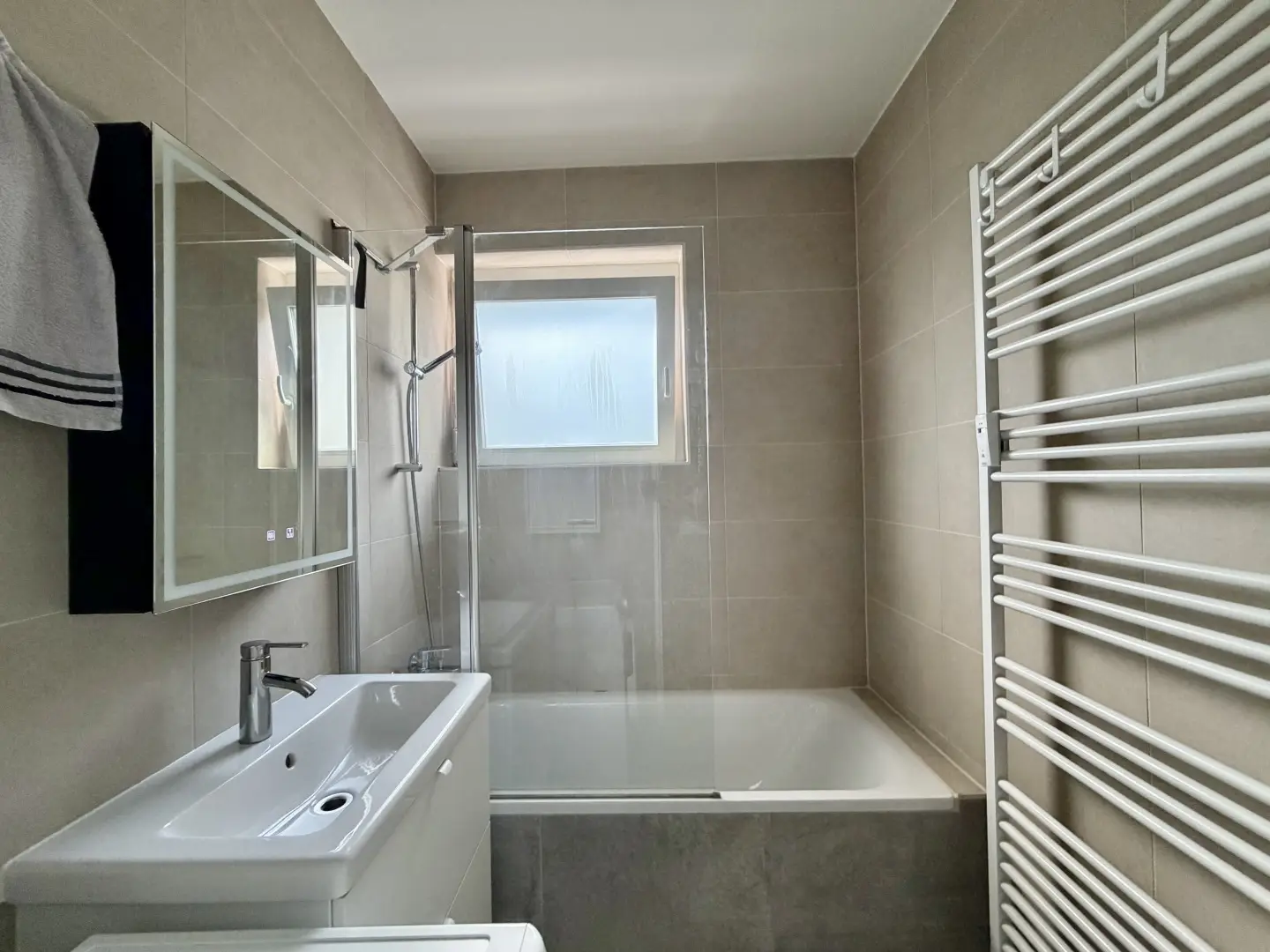 Modern sanierte Wohnung in grüner Anlage nahe SCS