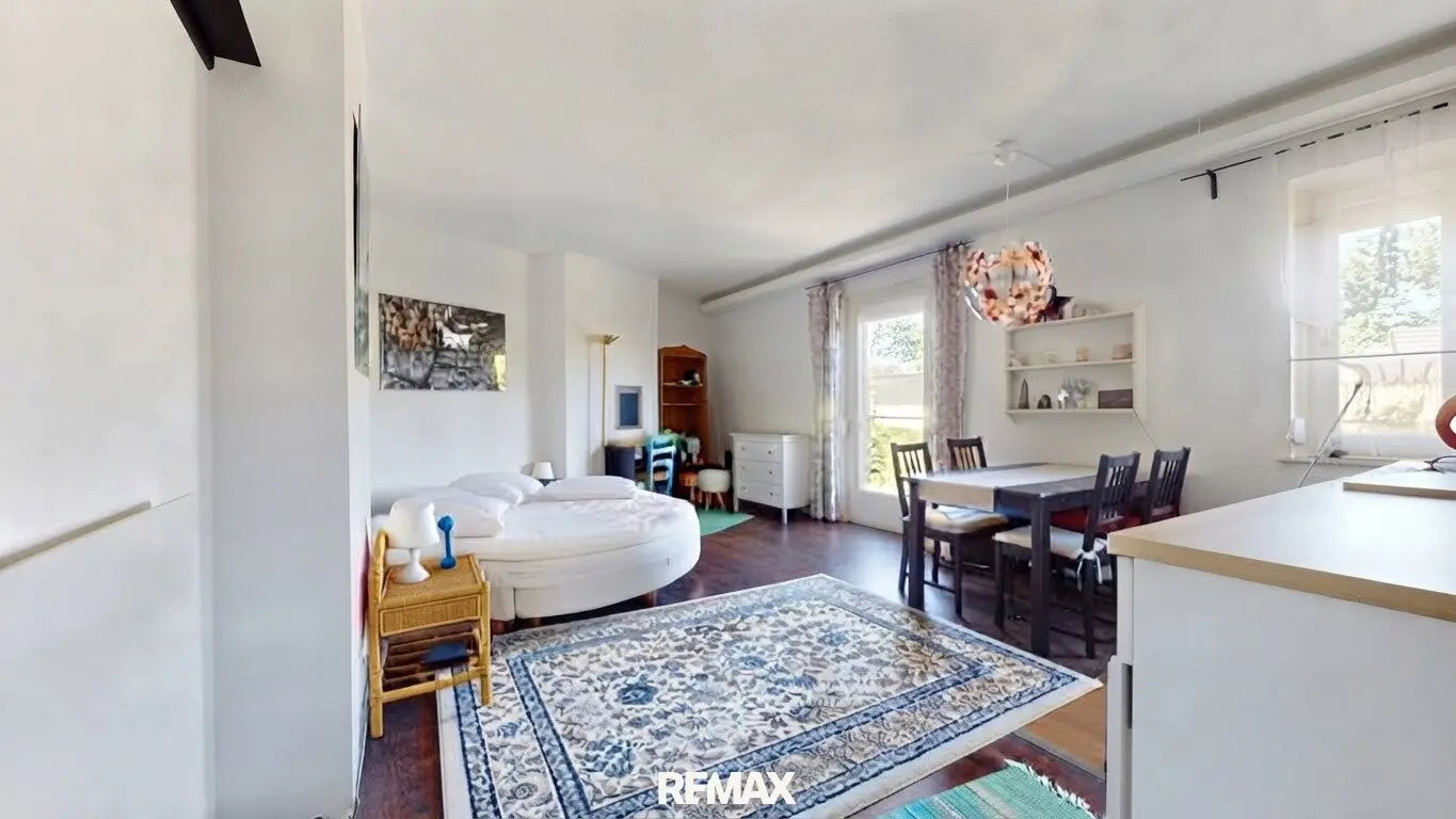 Top-floor studio with two terraces and park view