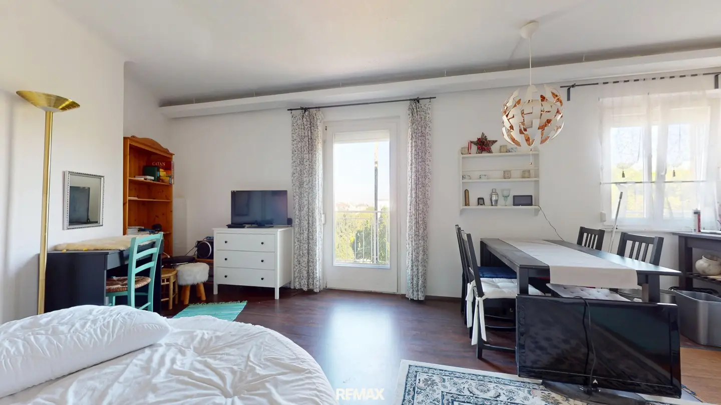 Top-floor studio with two terraces and park view