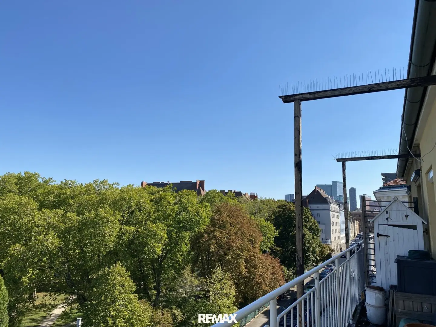 Top-floor studio with two terraces and park view
