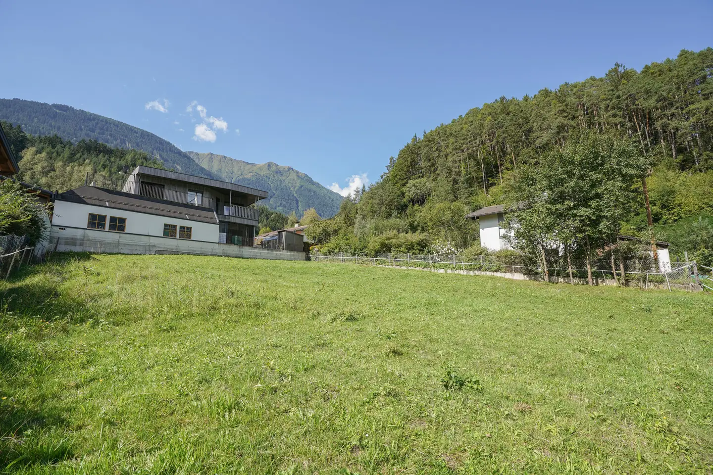 Quiet plot with duplex building option Apartment