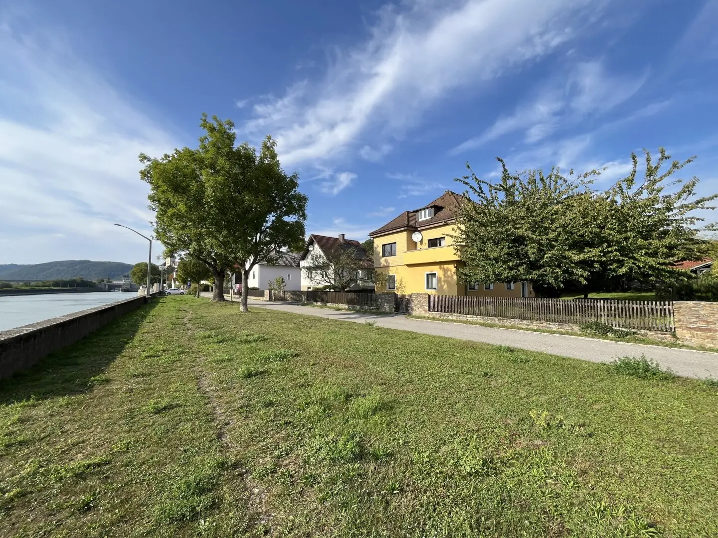 HAMMERPREIS! Idyllisches Haus mit 2 Wohneinheiten im Dornröschenschlaf in einzigartiger Lage an der Donau Persenbeug Zentrum
