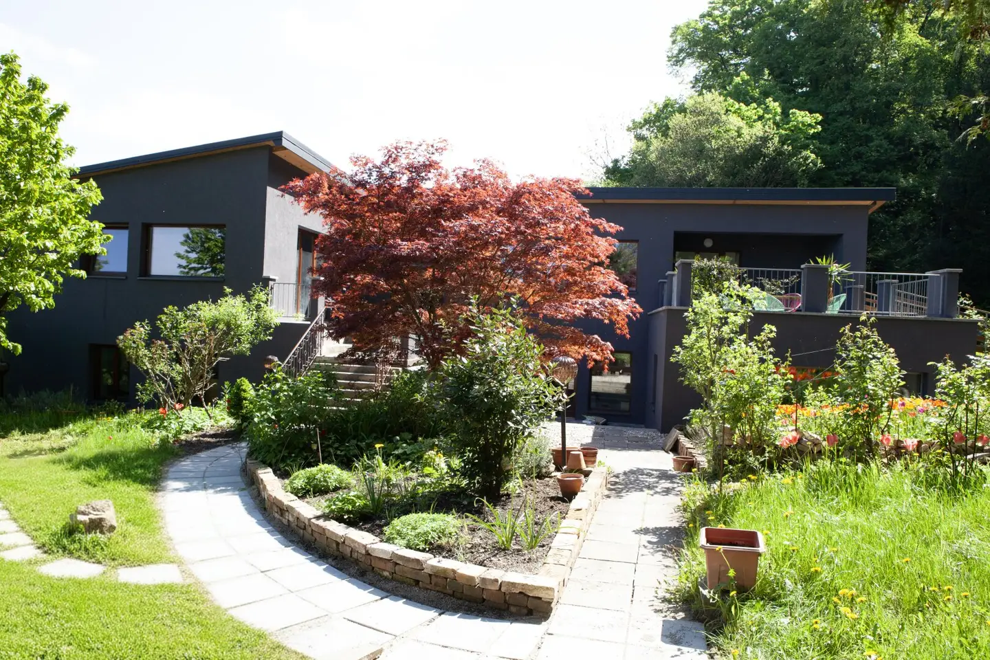 TWO UNITS, MANY POSSIBILITIES – LIVING, WORKING &amp; LIFE UNDER ONE ROOF