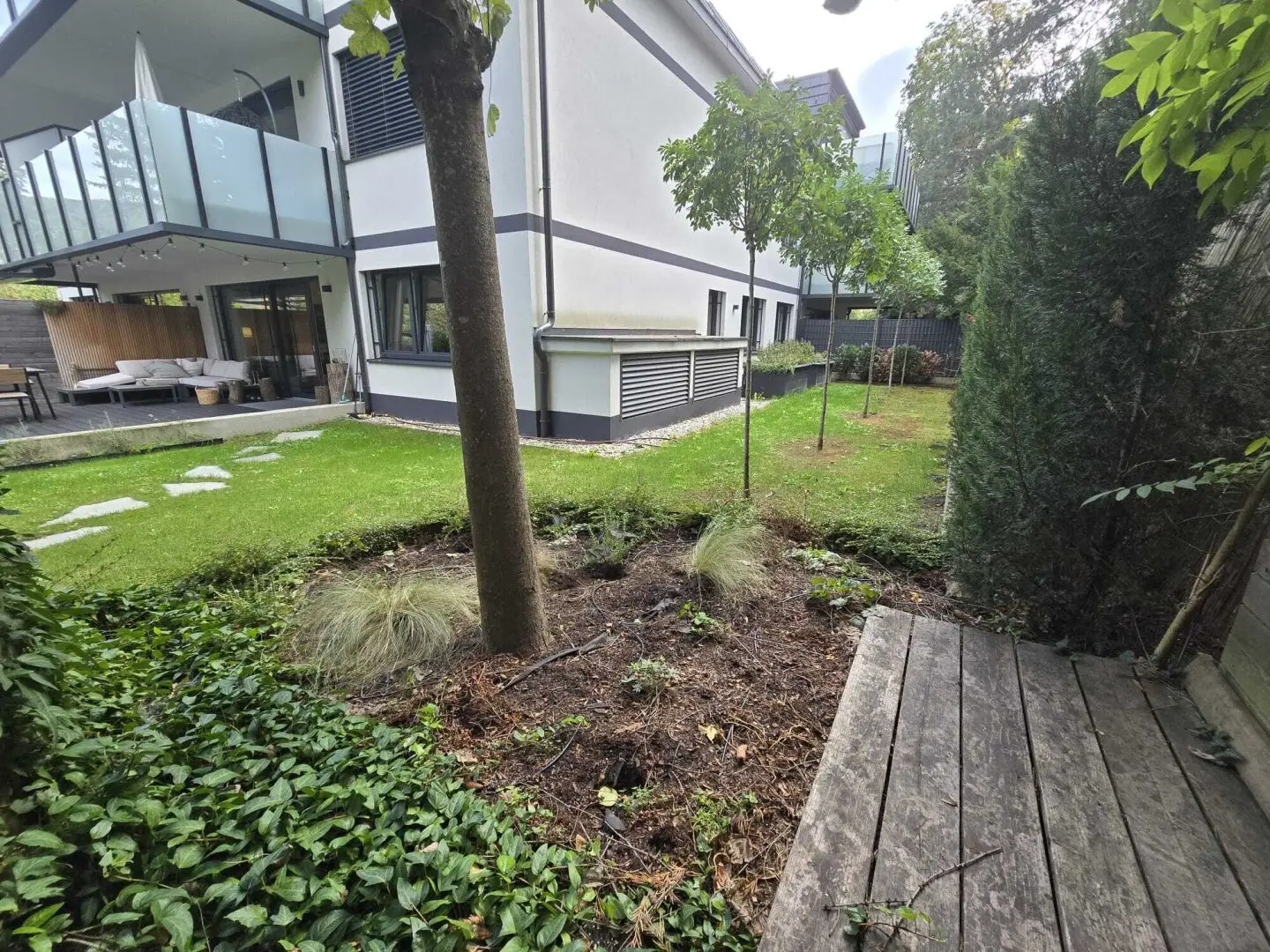 The Feeling of Your Own House: Barrier-free 4-Room Luxury Garden Apartment with 400 m² Private Oasis in Vienna Penzing