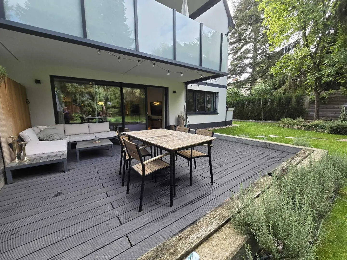 The Feeling of Your Own House: Barrier-free 4-Room Luxury Garden Apartment with 400 m² Private Oasis in Vienna Penzing