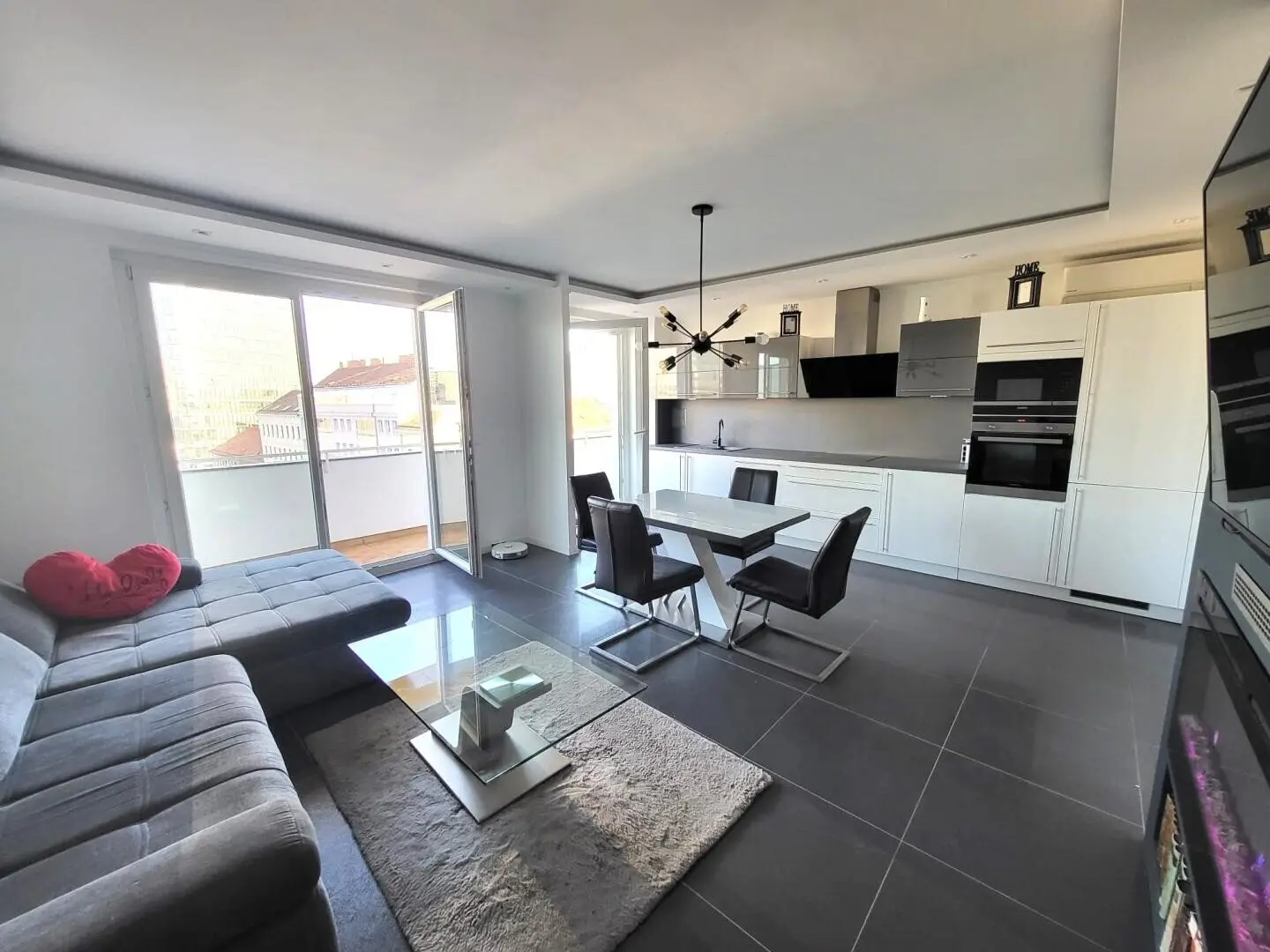 TOP LAGE MIT TOP AUSSTATTUNG + NÄHE HAUPTBAHNHOF UND FUSSGÄNGERZONE + BALKON + 3 ZIMMER ++