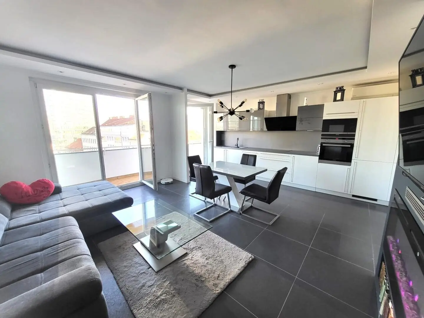 TOP LAGE MIT TOP AUSSTATTUNG + NÄHE HAUPTBAHNHOF UND FUSSGÄNGERZONE + BALKON + 3 ZIMMER ++