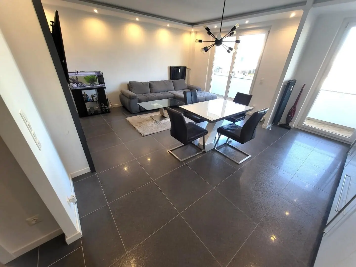 TOP LAGE MIT TOP AUSSTATTUNG + NÄHE HAUPTBAHNHOF UND FUSSGÄNGERZONE + BALKON + 3 ZIMMER ++