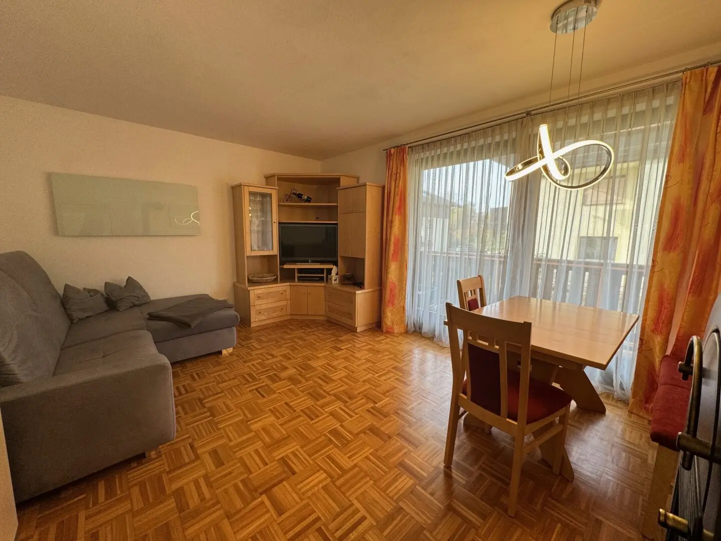 Sonnige 2 Zimmer Wohnung | 57m2 Wfl., Balkon und Freiabstellplatz | Henndorf a. Wallersee